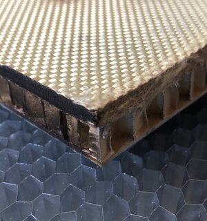 Pannello in alluminio con pelli in kevlar o carbonio