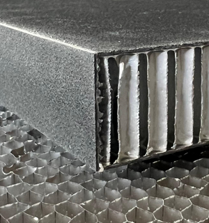 Bordatura pannello in alveolare di vetroresina con bordo in vetroresina