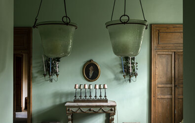 eyJmciI6IkludCYjeEU5O3JpZXVyICYjeEU5O2wmI3hFOTtnYW50IGF2ZWMgZCYjeEU5O2NvciBjbGFzc2lxdWUgZXQgbHVtaW5haXJlcyBzdXNwZW5kdXMifQ==