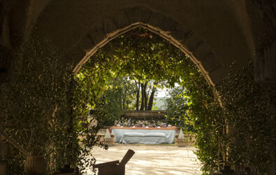 eyJmciI6IlZ1ZSBkJiN4Mjc7dW5lIGFyY2hlIGVuIHBpZXJyZSBhdmVjIHVuZSB0YWJsZSBkJiN4RTk7Y29yYXRpdmUgJiN4RTA7IGwmI3gyNztleHQmI3hFOTtyaWV1ci4ifQ==