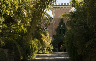 eyJmciI6IkNoJiN4RTI7dGVhdSBlbnRvdXImI3hFOTsgZGUgdiYjeEU5O2cmI3hFOTt0YXRpb24gbHV4dXJpYW50ZSBzb3VzIHVuIGNpZWwgZW5zb2xlaWxsJiN4RTk7In0=