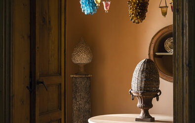 eyJmciI6IlNhbGxlIGQmI3hFOTtjb3ImI3hFOTtlIGF2ZWMgZGVzIHNjdWxwdHVyZXMgZXQgdW4gbHVzdHJlIGFydGlzdGlxdWUifQ==