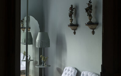 eyJmciI6IkNoYW1icmUgJiN4RTk7bCYjeEU5O2dhbnRlIGF2ZWMgZmF1dGV1aWxzIGJsYW5jcyBldCBkJiN4RTk7Y29yYXRpb24gbXVyYWxlIn0=