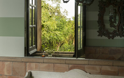 eyJmciI6IlNhbGxlIGRlIGJhaW4gYXZlYyBsYXZhYm8gZW4gbWFyYnJlLCBmZW4mI3hFQTt0cmUgb3V2ZXJ0ZSBzdXIgamFyZGluIGV0IGQmI3hFOTtjb3JhdGlvbiBpbnQmI3hFOTtyaWV1ciAmI3hFOTtsJiN4RTk7Z2FudGUuIn0=