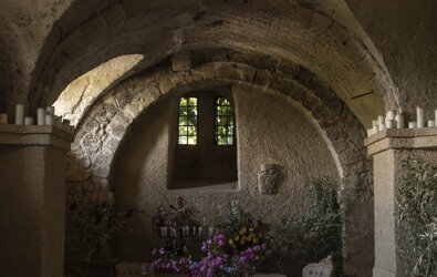 eyJmciI6IlNhbGxlIHZvJiN4RkI7dCYjeEU5O2UgZCYjeEU5O2NvciYjeEU5O2UgYXZlYyBkZXMgZmxldXJzIGNvbG9yJiN4RTk7ZXMgZXQgZGVzIG1ldWJsZXMgYW5jaWVucyJ9