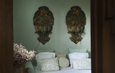 eyJmciI6IkNoYW1icmUgYXZlYyBkJiN4RTk7Y29yYXRpb24gbXVyYWxlIGFydGlzdGlxdWUgZXQgZmxldXJzIHMmI3hFOTtjaCYjeEU5O2VzIHN1ciB1bmUgdGFibGUifQ==