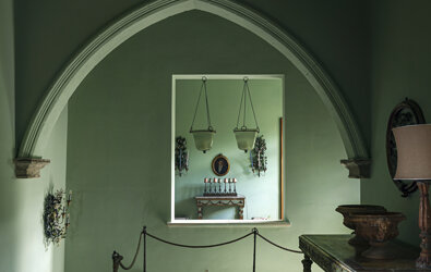 eyJmciI6IkludCYjeEU5O3JpZXVyIGQmI3gyNzt1bmUgcGkmI3hFODtjZSBkJiN4RTk7Y29yJiN4RTk7ZSBhdmVjIGRlcyBib3VnaWVzIGV0IG1ldWJsZXMgYW5jaWVucywgbXVycyB2ZXJ0cy4ifQ==