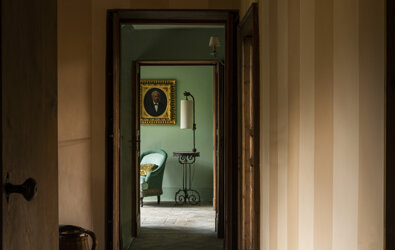 eyJmciI6IlZ1ZSBkJiN4Mjc7dW4gY291bG9pciAmI3hFOTtsJiN4RTk7Z2FudCBhdmVjIHVuIHRhYm91cmV0IHJlbWJvdXJyJiN4RTk7IGV0IHVuZSBwaSYjeEU4O2NlIHZlcnRlIG9ybiYjeEU5O2UgZCYjeDI3O3VuIHBvcnRyYWl0IGF1IGZvbmQuIn0=