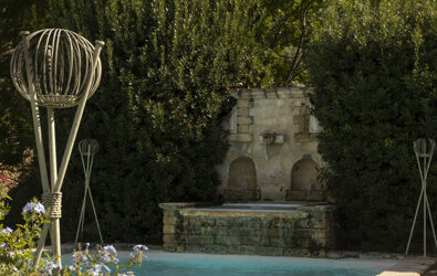 eyJmciI6IkZvbnRhaW5lIGRlIHBpZXJyZSBkYW5zIHVuIGphcmRpbiB2ZXJkb3lhbnQgYXZlYyBwaXNjaW5lIn0=