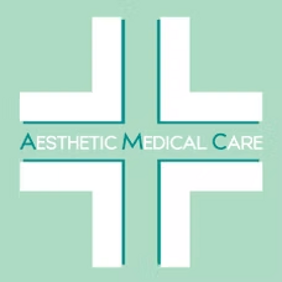 Logo Aesthetic Medical Care su sfondo verde