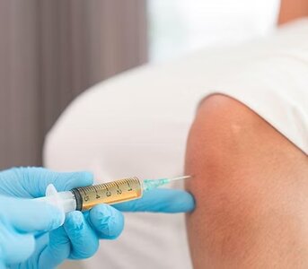 Iniezione di PRP in spalla per terapia rigenerativa