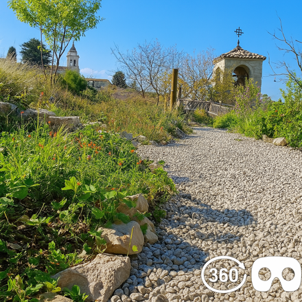 Sentiero panoramico vicino al campanile, immagine per tour virtuale di arte sacra