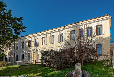 Edificio storico in una giornata soleggiata
