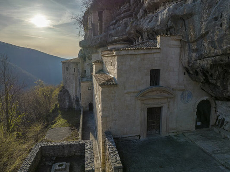 Eremo tra le rocce nel Parco Nazionale della Maiella, ideale per avventure nella natura