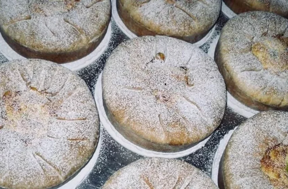 Dolci abruzzesi con zucchero a velo della pasticceria D'Ottavio di San Valentino.