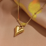 set-gioielli-in-acciaio-al-titanio-con-cuori-intarsiati-collana-bracciale-e-orecchini