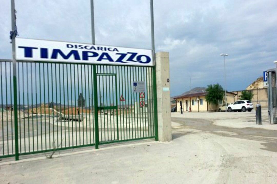 Timpazzo, la discarica pubblica che avvelena la fiducia dei siciliani e mette sotto accusa il governo Schifani