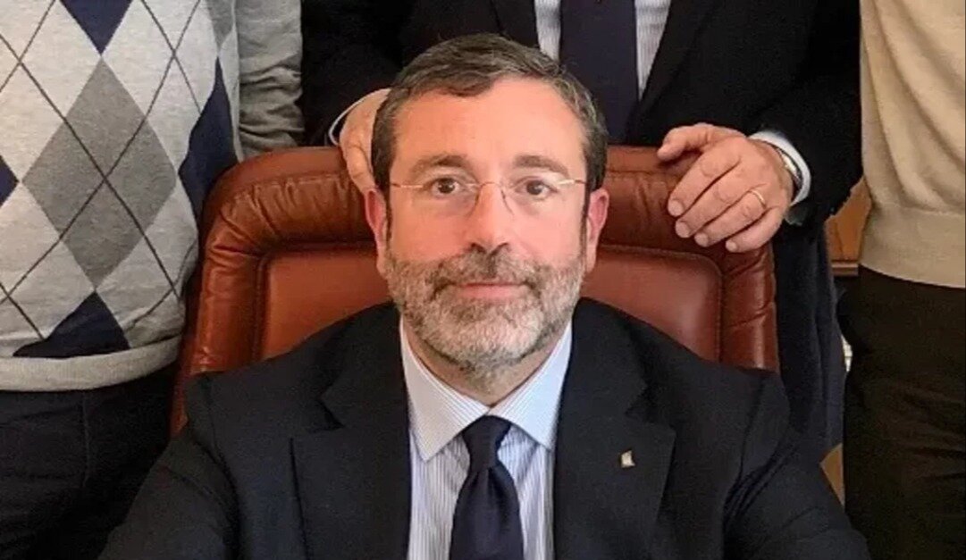Ma che ci fa Angelo Pizzuto, arrestato, ancora presidente dell'AMG Gas di Palermo? Ma che ci fa Angelo Pizzuto, arrestato, ancora presidente dell'AMG Gas di Palermo?