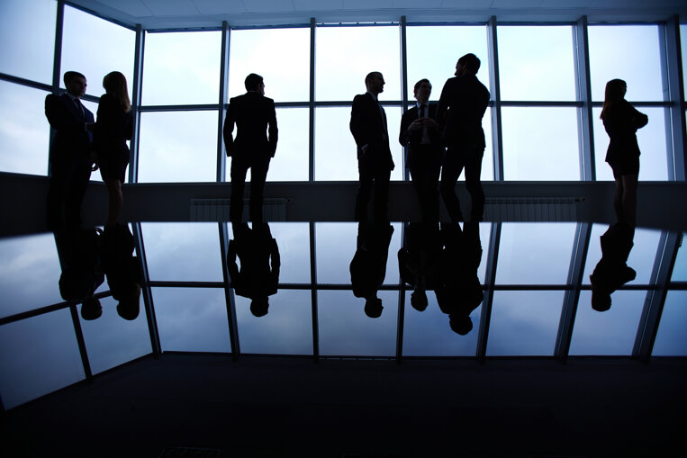 silhouettes-businesspeople-waiting-meeting.jpeg