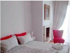 EDEN, particolare di un letto matrimoniale nel college
