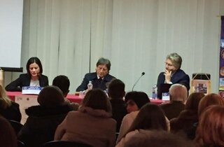 L'avvocato Maria Cristina Nacucchi con il presidente dei Lions di Altamura e Gino Tritto