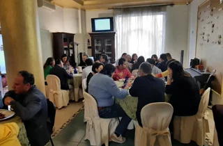 Soci di EDEN in formazione durante un break