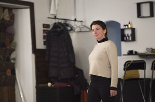 eyJmciI6Ik5hZGlhIENpY3VyZWwgZXhw6XJpbWVudGUgbGUgdGjp4nRyZSB2aXN1ZWwgZW4gculzaWRlbmNlIGVuIFNsb3bpbmllLiJ9