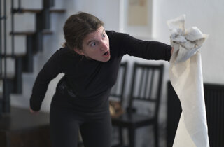 Jeu physique et symbolique de Nadia Cicurel au Krusce Creative Center. Jeu physique et symbolique de Nadia Cicurel au Krusce Creative Center.