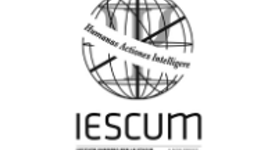 Logo IESCUM con globo e scritta 'Humanas Actiones Intelligere'