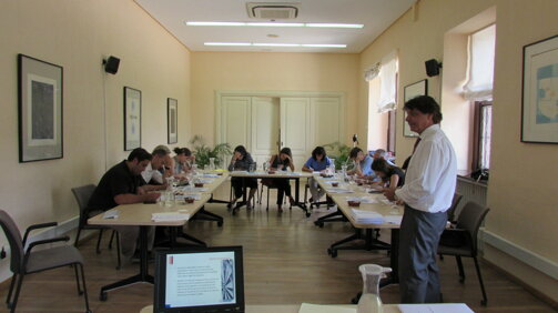 alumnos en clase en el complejo 