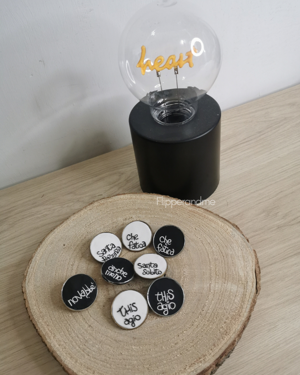 indossami-con-un-sorriso-spille