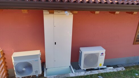 Installazione Keproject di sistema ibrido con pompa di calore, caldaia a condensazione e climatizzatore per riscaldamento e raffrescamento domestico in Friuli Venezia Giulia