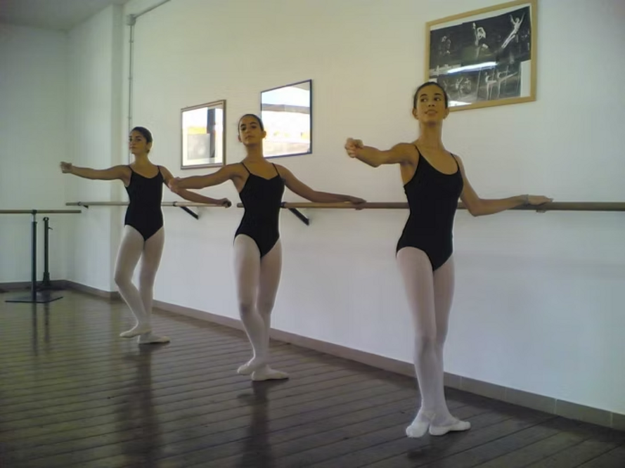 e31f4c_ccd34a319be74c25b8104bf1f1a88611