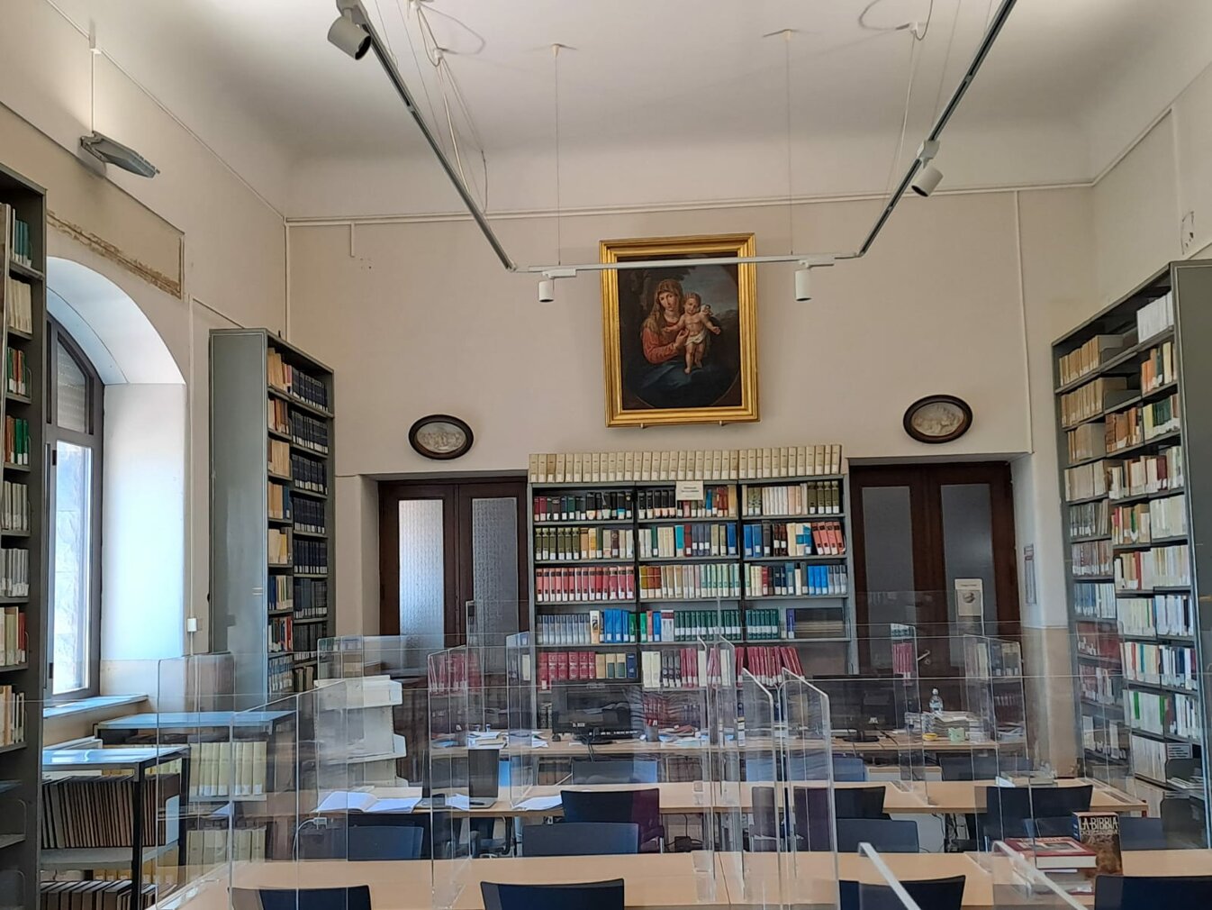 biblioteca_new.jpeg biblioteca_new.jpeg