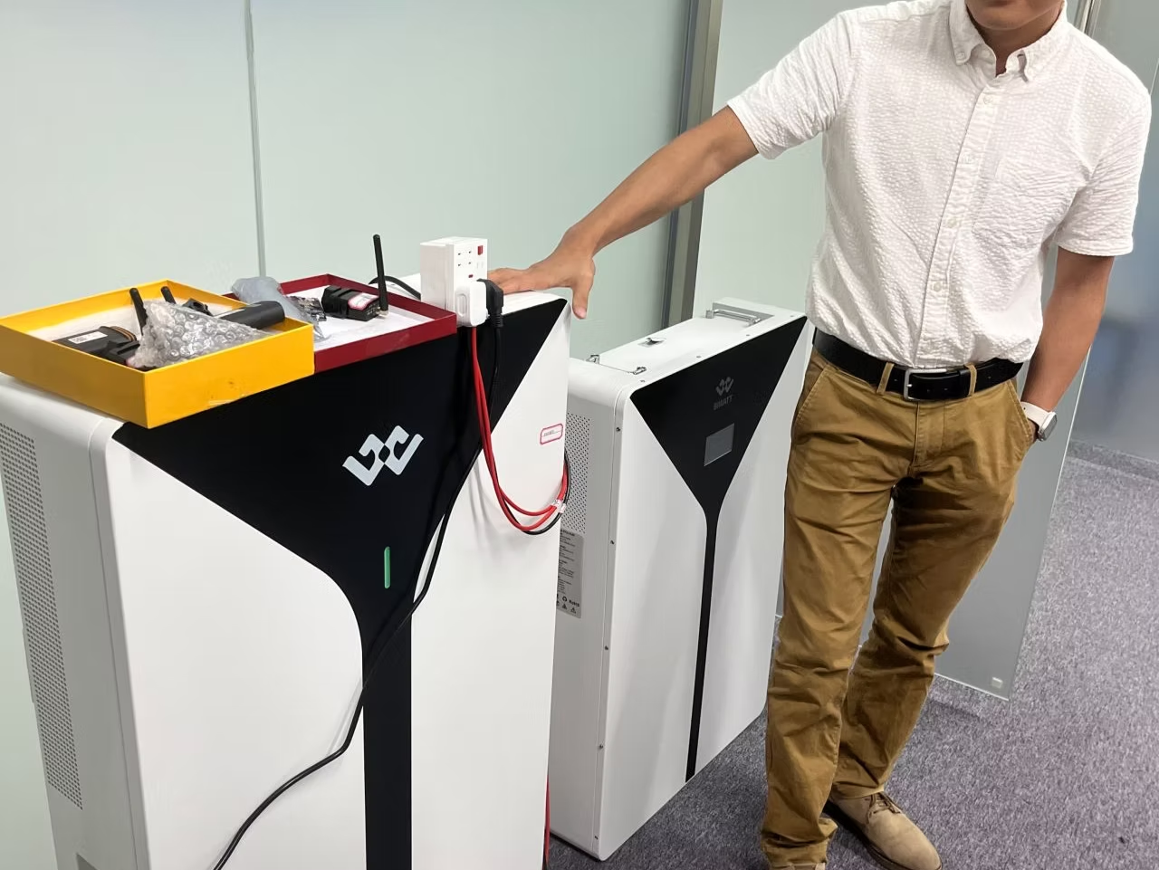Biwatt launches the world's first hybrid inverter with sodium-ion batteries and the portable solution