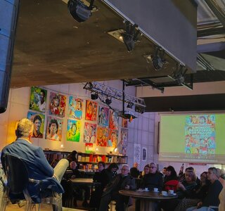 eyJpdCI6IlByZXNlbnRhemlvbmUgZGVsIGxpYnJvIFwiSWwgbW9uZG8gaGEgbGEgZm9ybWEgZGkgdW4gcGFsbG9uZVwiIGRpIE1hc3NpbW8gUGFyYXZhbmkgcHJlc3NvIGlsIENhZmboIExldHRlcmFyaW8gZGkgUm9tYSwifQ==