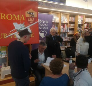 Presentazione del libro sul secondo scudetto dell'A.S. Roma Presentazione del libro sul secondo scudetto dell'A.S. Roma