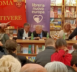 Presentazione del libro sul secondo scudetto dell'A.S. Roma Presentazione del libro sul secondo scudetto dell'A.S. Roma