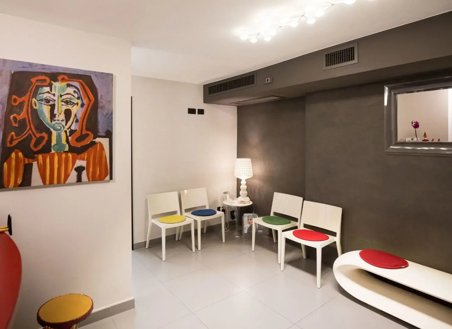 Studio dentistico a Carrara: Odontoiatria Romanelli, oltre settant'anni di cure per le famiglie di Massa-Carrara Studio dentistico a Carrara: Odontoiatria Romanelli, oltre settant'anni di cure per le famiglie di Massa-Carrara