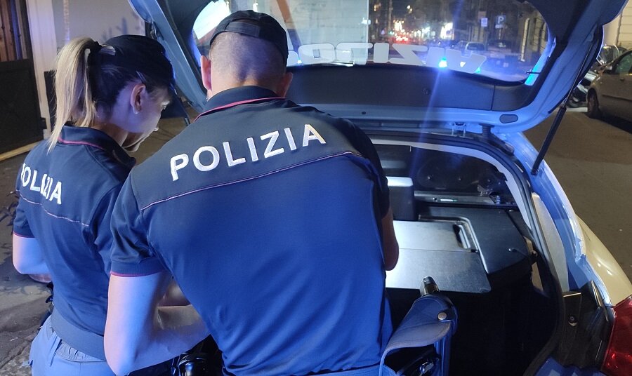 'C’è un uomo che spaccia droga ad un ragazzino', pusher arrestato in piazza Sciuti