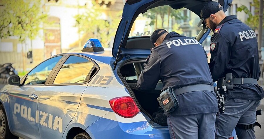 Controlli della Polizia di Stato nel quartiere Picanello, irregolarit&agrave; in alcune attivit&agrave; commerciali