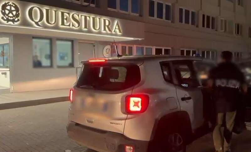 Quattro arresti per un mitra rubato al carcere di Bicocca