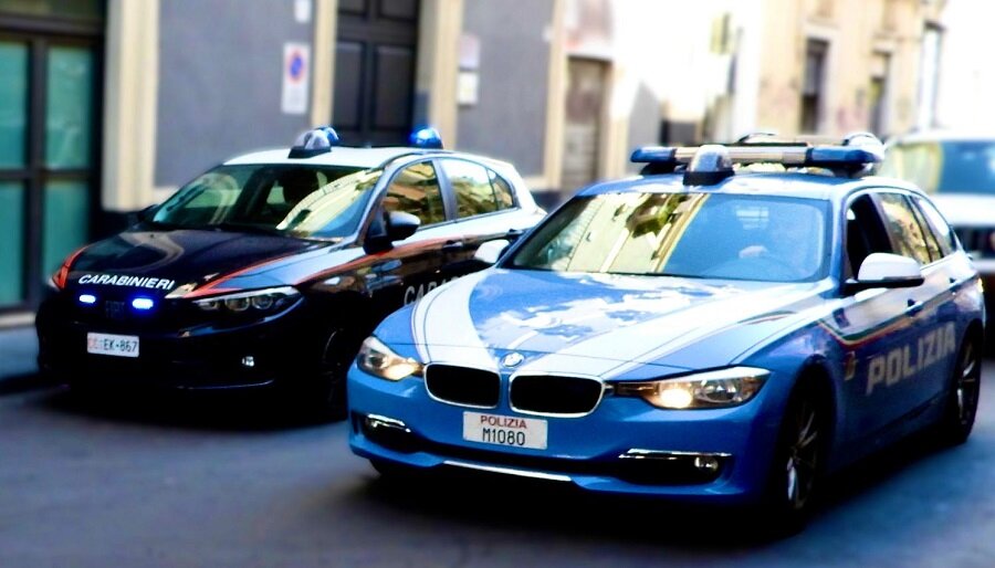 Tenta di fuggire dopo la molestia, arrestato da un carabiniere libero dal servizio e dagli agenti delle volanti della Polizia di Stato