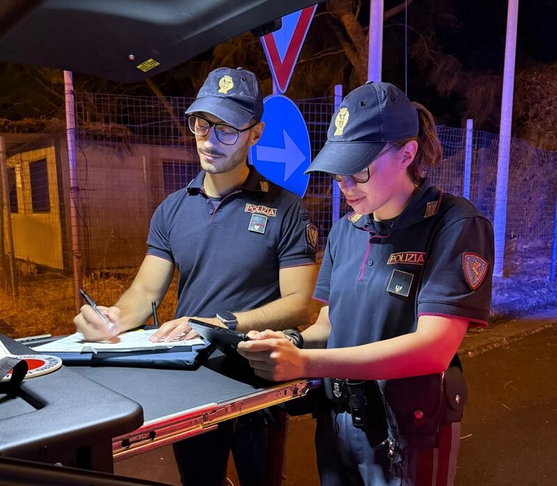sfreccia-in-tangenziale-su-un’auto-rubata-pregiudicato-fermato-e-arrestato-dalla-polizia-di-stato.jpeg sfreccia-in-tangenziale-su-un’auto-rubata-pregiudicato-fermato-e-arrestato-dalla-polizia-di-stato.jpeg