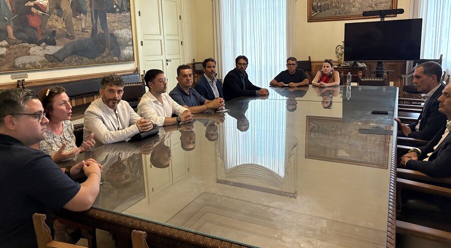 Licenziamenti Pfizer, il sindaco Trantino incontra delegazione RSU aziendale Licenziamenti Pfizer, il sindaco Trantino incontra delegazione RSU aziendale