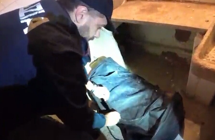 Contrasto al traffico di stupefacenti, la Polizia di Stato scova un deposito di droga in via Petriera