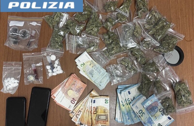 Spaccia marijuana e hashish in Centro