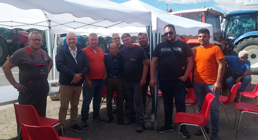 A Sferro protesta agricoltori, il primo cittadino di Castel di Iudica Strano invita i sindaci al presidio del 16 ottobre A Sferro protesta agricoltori, il primo cittadino di Castel di Iudica Strano invita i sindaci al presidio del 16 ottobre