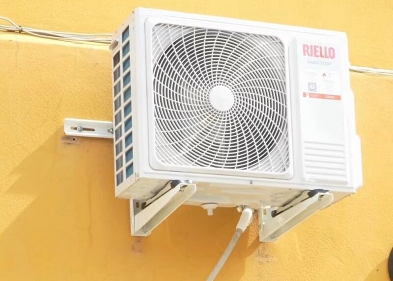 Reinstallati i condizionatori rubati alla Dusmet - Doria grazie alla solidarietà di un imprenditore