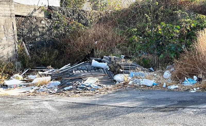 Micro discariche in via José Maria Escrivà, denuncia della consigliera del III Municipio Angela Cerri